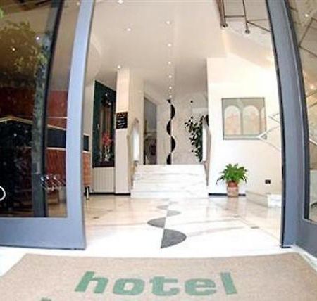 Hotel Boston Ліворно Екстер'єр фото