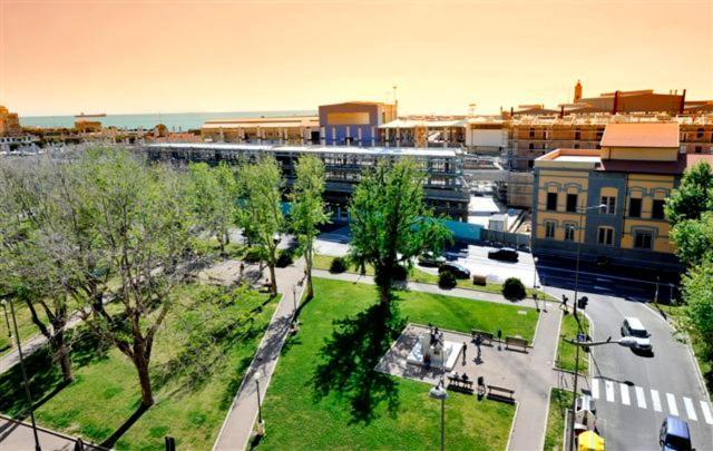 Hotel Boston Ліворно Екстер'єр фото