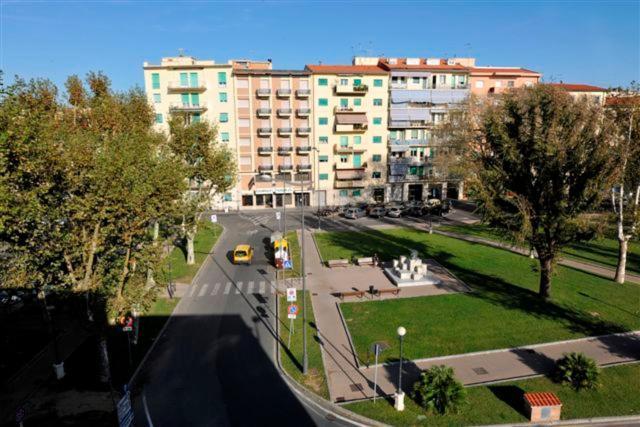 Hotel Boston Ліворно Екстер'єр фото